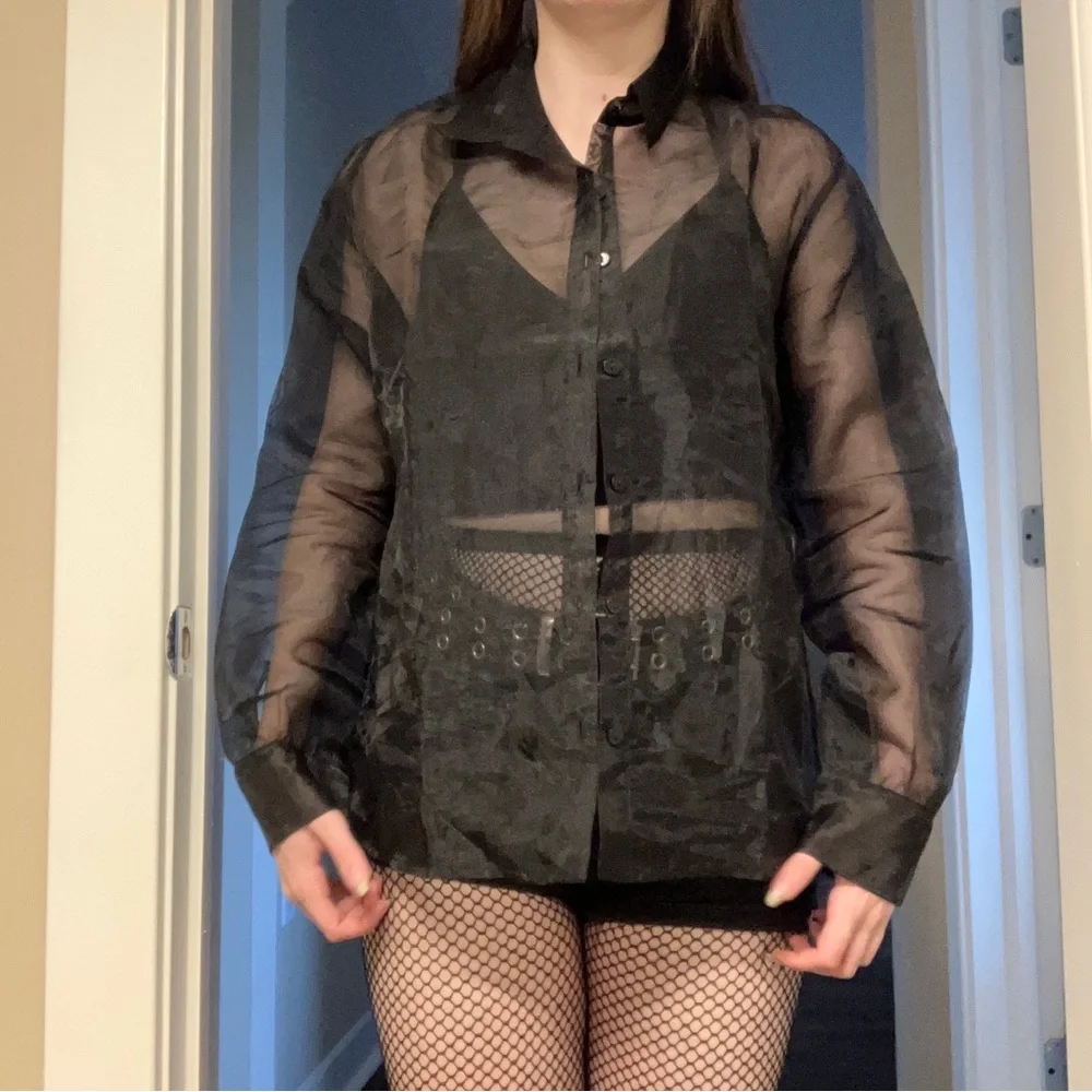 NEW BEAUTIFUL RARE GOTH BLACK MESH BUTTON UP TOP - Picture 4 of 16